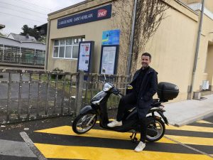 Lire la suite à propos de l’article Autour de Nantes. Des scooters à louer en gare pour « lever les freins à l’emploi »